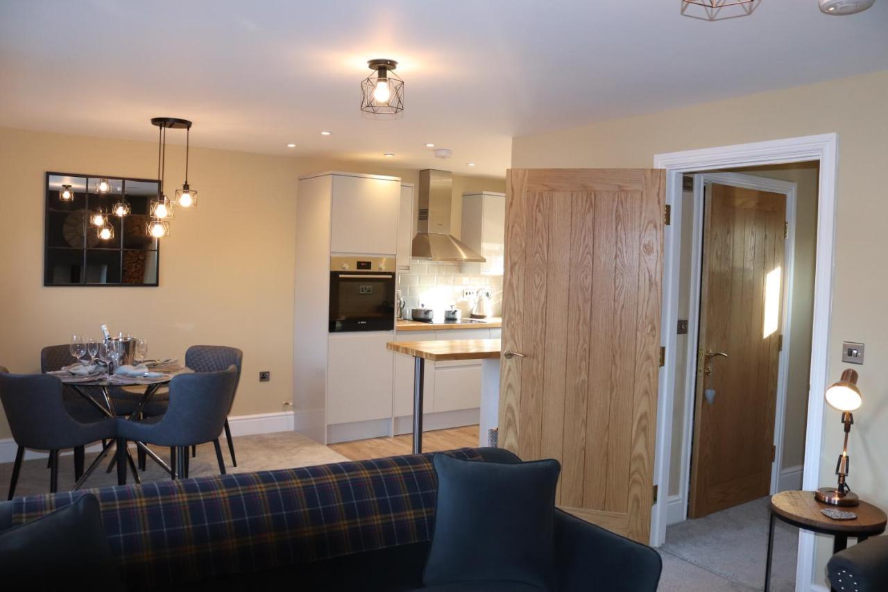 Canal View Cottage With Log Fire & Parking Blisworth Exteriér fotografie