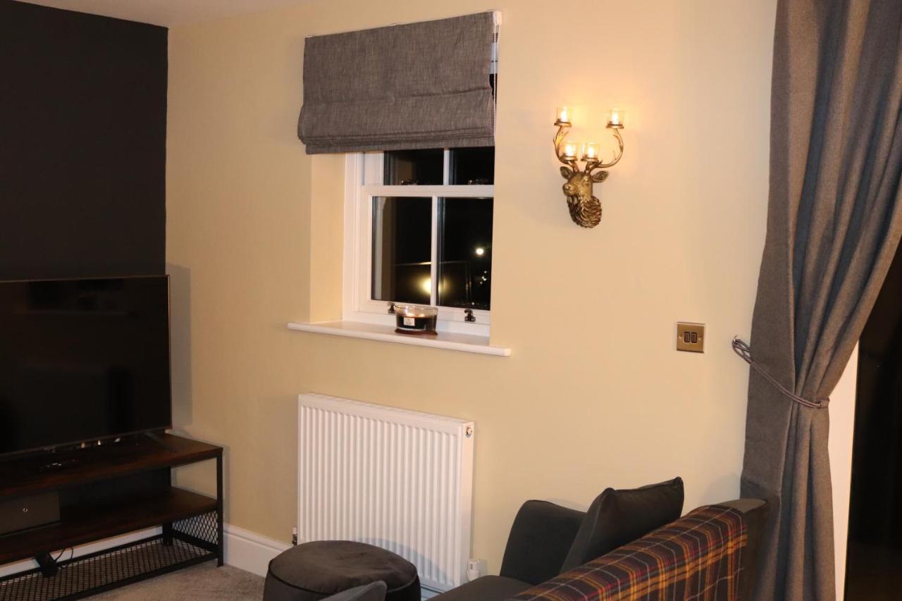 Canal View Cottage With Log Fire & Parking Blisworth Exteriér fotografie