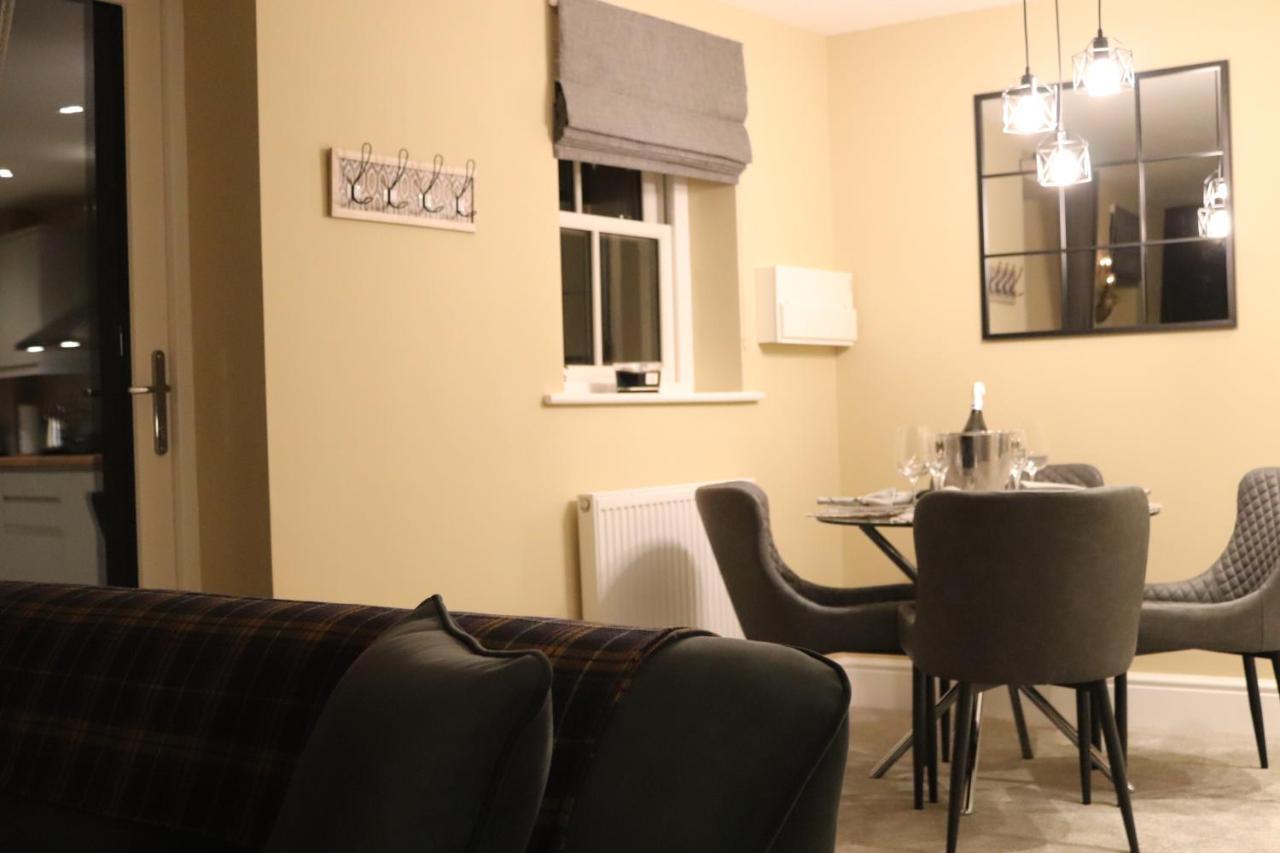 Canal View Cottage With Log Fire & Parking Blisworth Exteriér fotografie