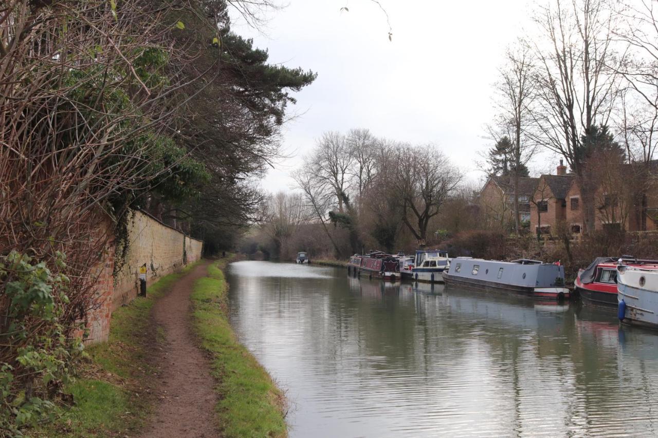 Canal View Cottage With Log Fire & Parking Blisworth Exteriér fotografie