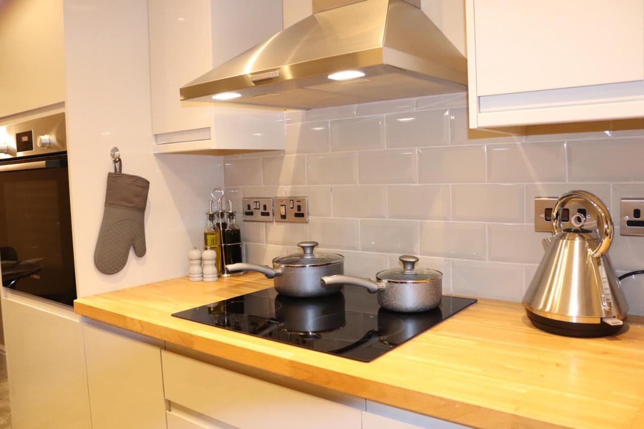 Canal View Cottage With Log Fire & Parking Blisworth Exteriér fotografie